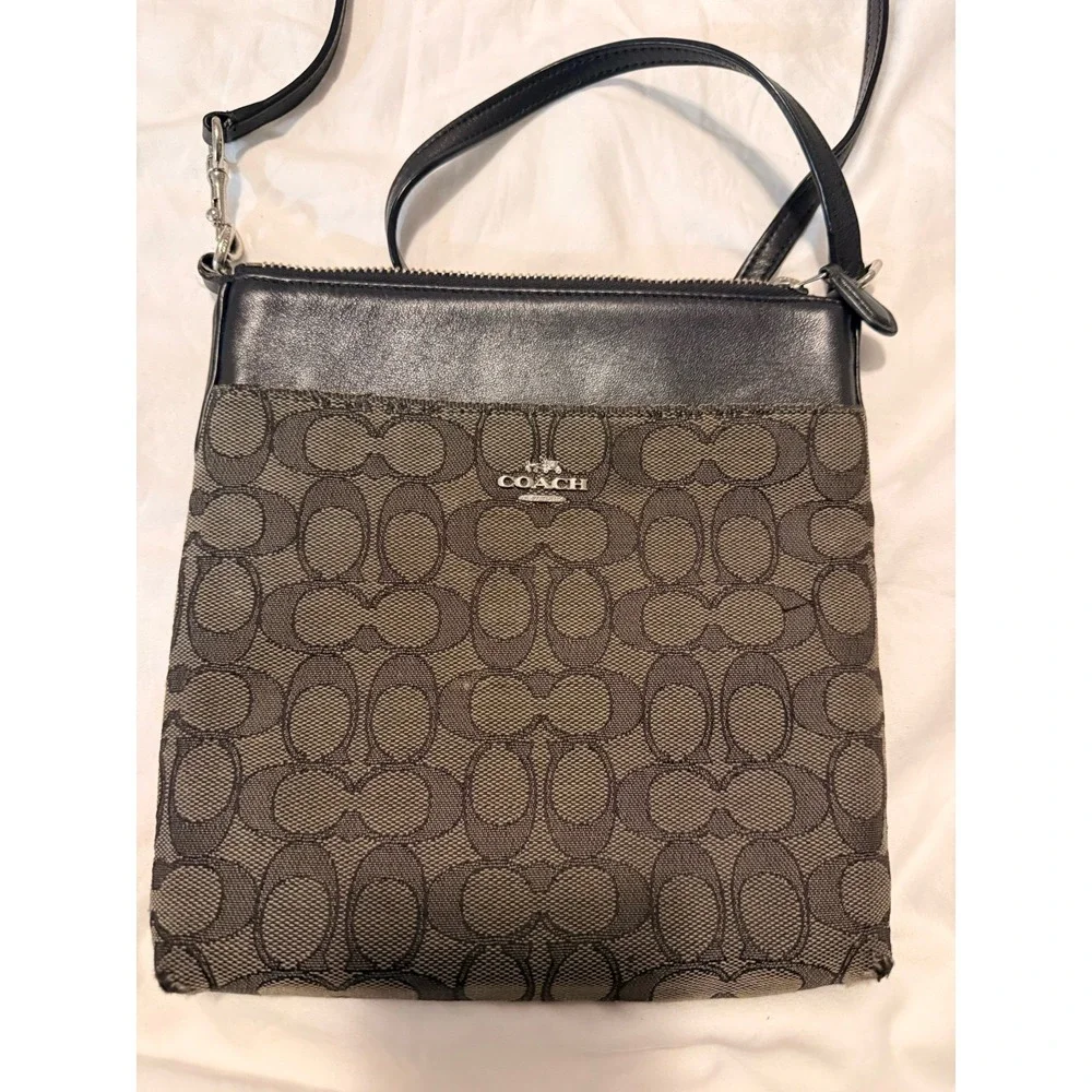 Coach Kitt Messenger Black Crossbody Bag Purse Fair Condition